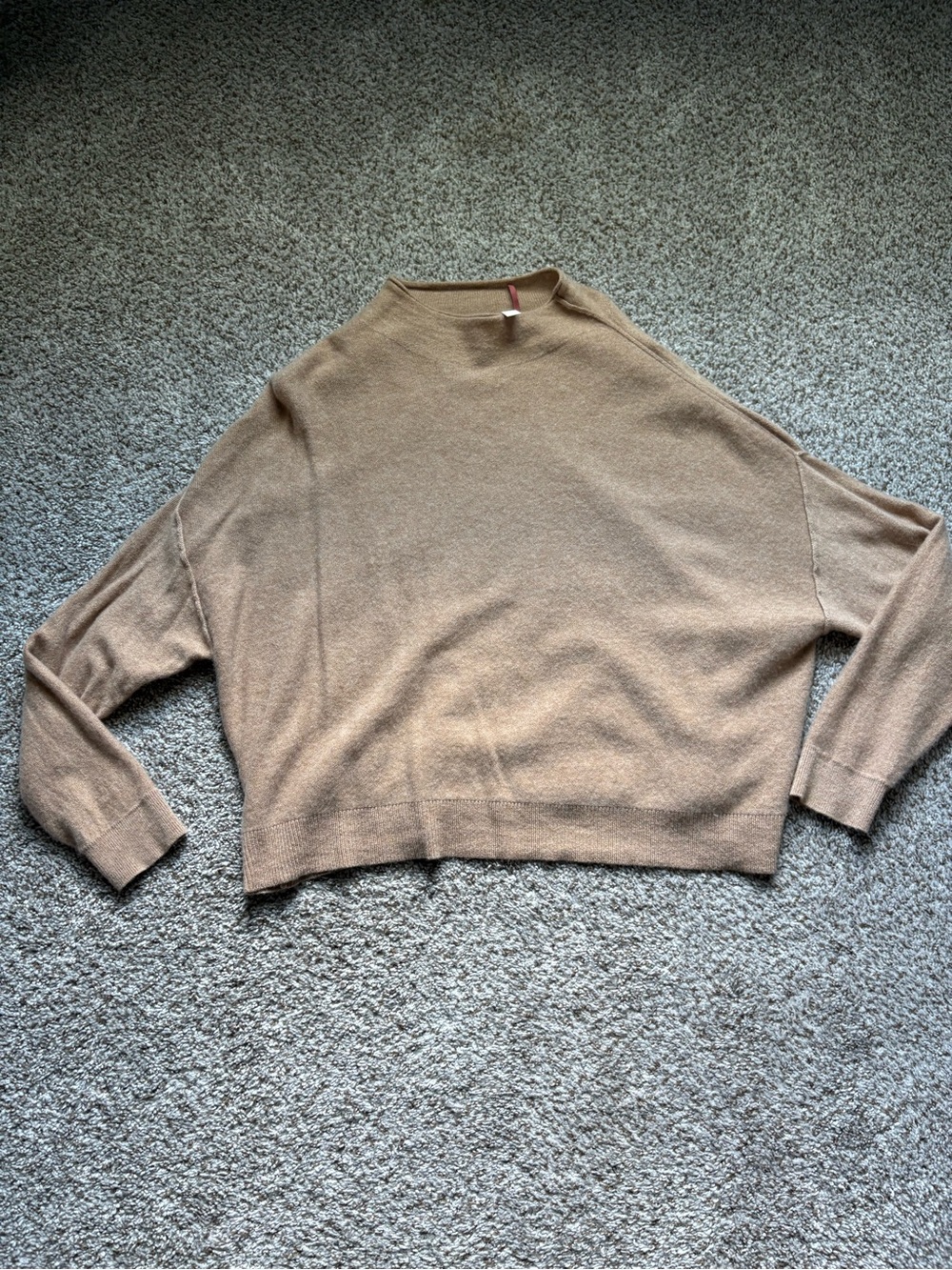 Women's cashmere Lightweight Crewneck Sweater in Taupe